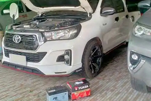 เปลี่ยนแบตเตอรี่ Toyota Hilux Revo FB Battery นครศรีธรรมราช